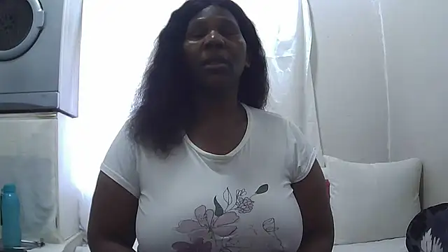 Snapshot of Delicioussexy chatting on 10.15.25 Delicioussexy online show from 10.15.25