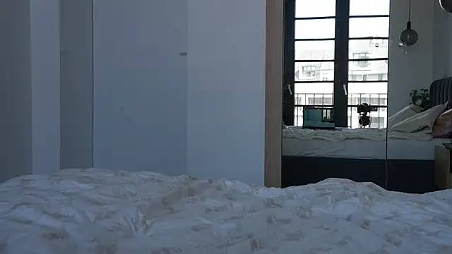 Snapshot of ibiddi chatting on 04.02.26 ibiddi online show from 04.02.26