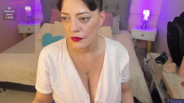  Abril W online show from 02.21.25