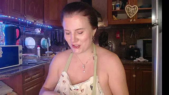 Snapshot of LizaCakes chatting on 12.17.24 LizaCakes online show from 12.17.24