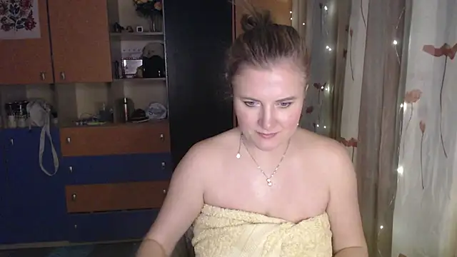 Snapshot of LizaCakes chatting on 01.17.25 LizaCakes online show from 01.17.25