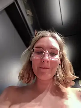 The Snowwhitee online show from 12.20.24