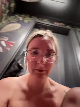 The Snowwhitee online show from 02.18.25