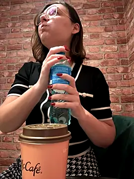 The Snowwhitee online show from 10.11.25