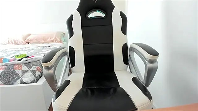 Snapshot of CallMeAngelica chatting on 10.01.25 CallMeAngelica online show from 10.01.25