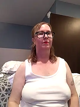 Snapshot of SweetandNaughty1 chatting on 10.14.25 SweetandNaughty1 online show from 10.14.25