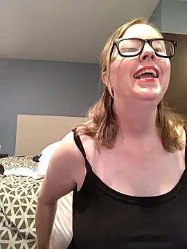 Snapshot of SweetandNaughty1 chatting on 10.19.25 SweetandNaughty1 online show from 10.19.25