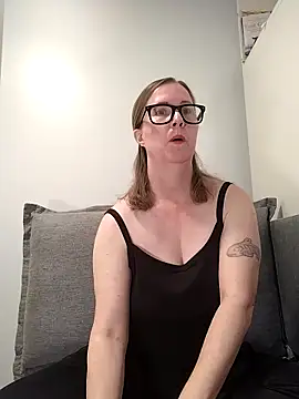 Snapshot of SweetandNaughty1 chatting on 10.31.25 SweetandNaughty1 online show from 10.31.25