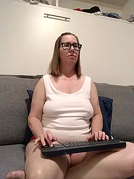 SweetandNaughty1 online show from 05.06.26