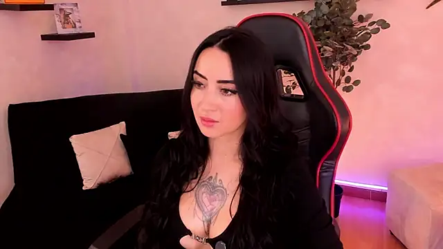 EmmyEvans1 online show from 11.10.25