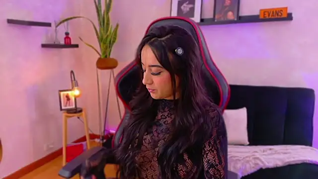 EmmyEvans1 online show from 02.18.26