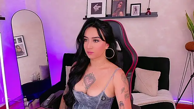 EmmyEvans1 online show from 04.07.26