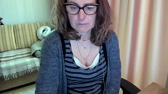 Snapshot of lauraoven chatting on 06.03.26 lauraoven online show from 06.03.26