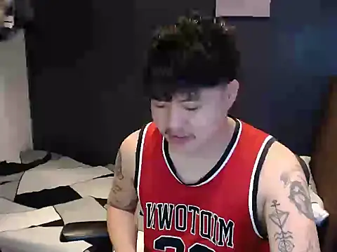 Snapshot of ASIANken911 chatting on 11.19.25 ASIANken911 online show from 11.19.25