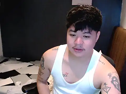 Snapshot of ASIANken911 chatting on 11.22.25 ASIANken911 online show from 11.22.25