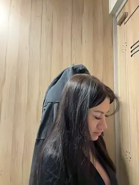 Wet  Bunny online show from 02.11.25