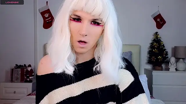 Snapshot of HelenSpellman chatting on 01.09.25 HelenSpellman online show from 01.09.25