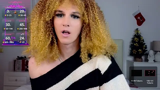 Snapshot of HelenSpellman chatting on 01.12.25 HelenSpellman online show from 01.12.25