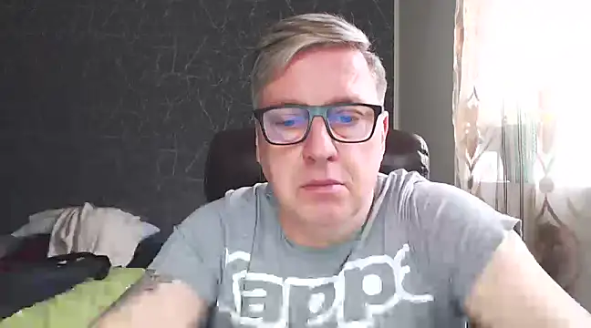 Snapshot of RobertStripX chatting on 02.03.25 RobertStripX online show from 02.03.25