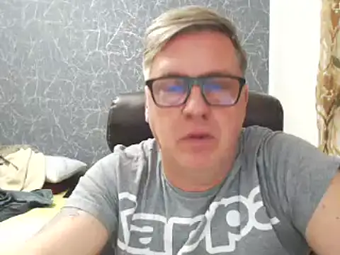 Snapshot of RobertStripX chatting on 02.03.25 RobertStripX online show from 02.03.25