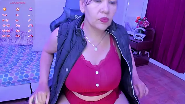Snapshot of esmeralda_milf chatting on 09.11.25 esmeralda milf online show from 09.11.25