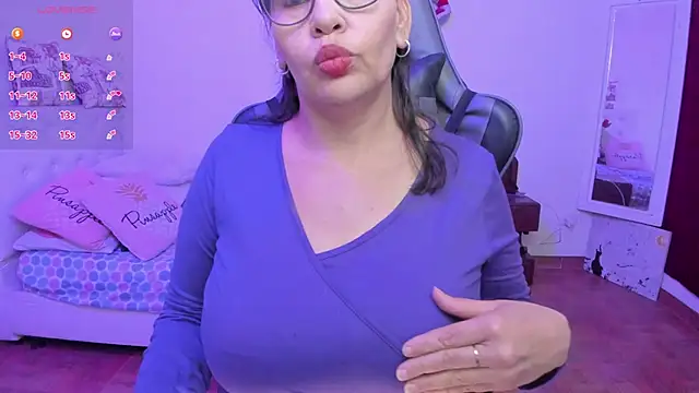 esmeralda milf online show from 04.14.26