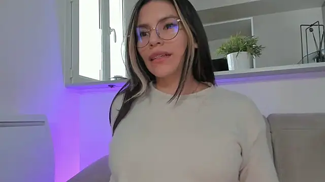 Snapshot of LalieFR chatting on 01.19.25 LalieFR online show from 01.19.25