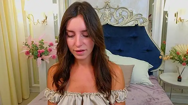 Snapshot of Ariana_Petite chatting on 06.15.26 Ariana Petite online show from 06.15.26