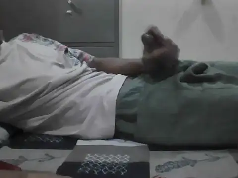 Snapshot of orgasm_master chatting on 10.25.25 orgasm master online show from 10.25.25