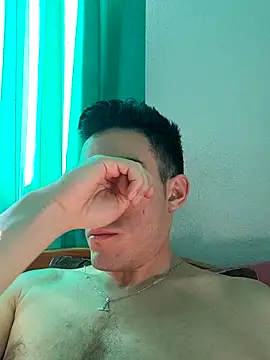 Snapshot of TommyMomentum chatting on 10.08.25 TommyMomentum online show from 10.08.25