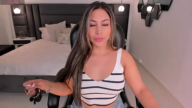 MiaRoberts1 online show from 02.24.25