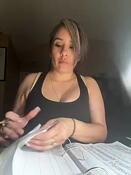 Snapshot of Aw_ThROAt9 chatting on 04.23.26 Aw ThROAt9 online show from 04.23.26