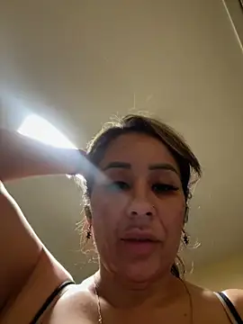 Snapshot of Aw_ThROAt9 chatting on 05.25.26 Aw ThROAt9 online show from 05.25.26