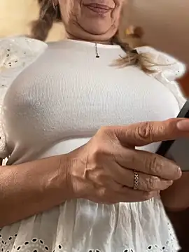 Snapshot of camelia3 chatting on 03.31.26 camelia3 online show from 03.31.26