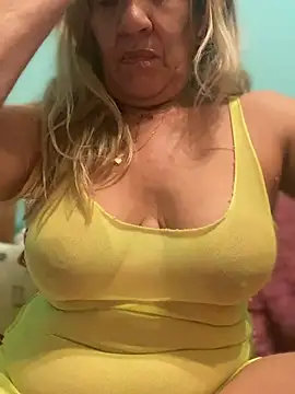 Snapshot of camelia3 chatting on 04.15.26 camelia3 online show from 04.15.26