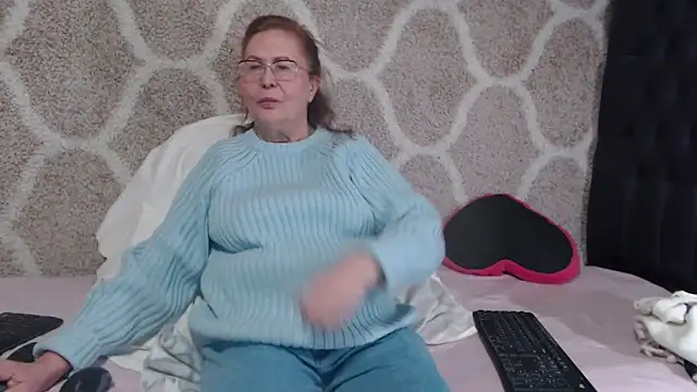 Hottie-Mom online show from 02.07.26