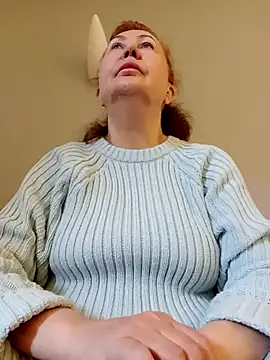 Snapshot of Hottie-Mom chatting on 04.23.26 Hottie-Mom online show from 04.23.26