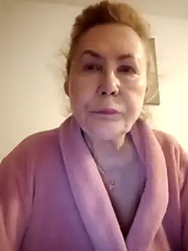 Snapshot of Hottie-Mom chatting on 05.26.26 Hottie-Mom online show from 05.26.26