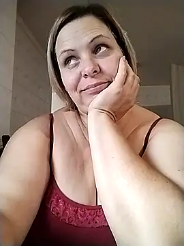 Snapshot of EvaCristal chatting on 10.08.25 EvaCristal online show from 10.08.25