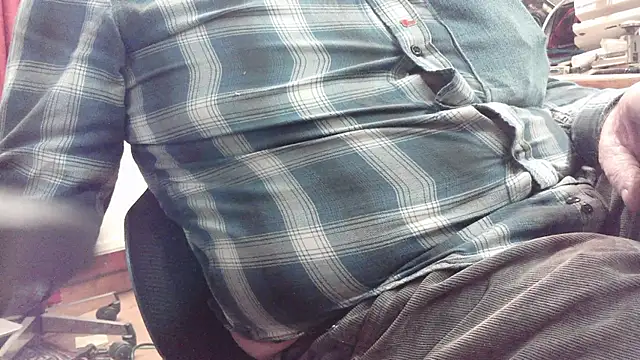 Snapshot of HaraldGermany chatting on 10.29.25 HaraldGermany online show from 10.29.25