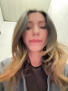 Snapshot of _MiaQueen_ chatting on 02.19.25 MiaQueen online show from 02.19.25