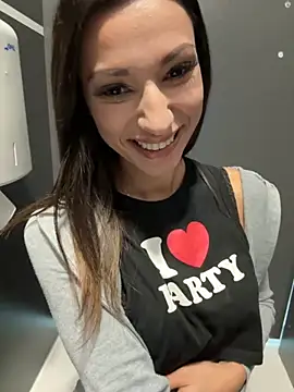 Snapshot of _MiaQueen_ chatting on 09.12.25 MiaQueen online show from 09.12.25