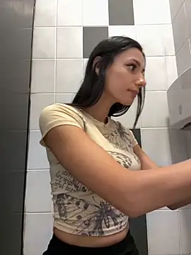 Snapshot of _MiaQueen_ chatting on 09.26.25 MiaQueen online show from 09.26.25