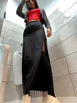 Snapshot of _MiaQueen_ chatting on 10.12.25 MiaQueen online show from 10.12.25