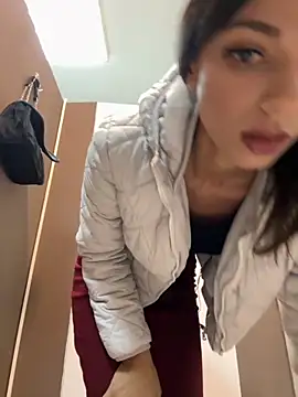 Snapshot of _MiaQueen_ chatting on 10.31.25 MiaQueen online show from 10.31.25