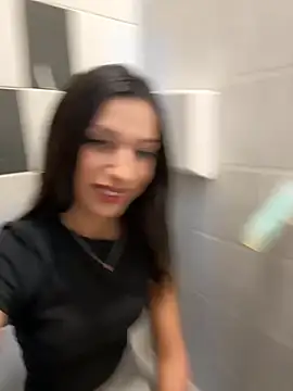 Snapshot of _MiaQueen_ chatting on 11.01.25 MiaQueen online show from 11.01.25