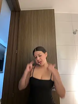 Alyshanon18 online show from 04.15.26