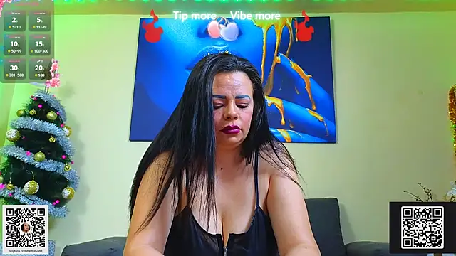 Snapshot of ElizabethEven chatting on 12.18.24 ElizabethEven online show from 12.18.24
