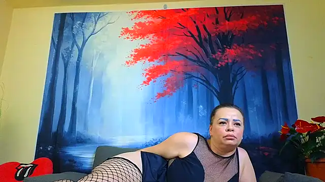 Snapshot of ElizabethEven chatting on 03.05.25 ElizabethEven online show from 03.05.25