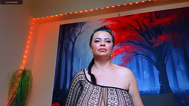 Snapshot of ElizabethEven chatting on 03.20.25 ElizabethEven online show from 03.20.25
